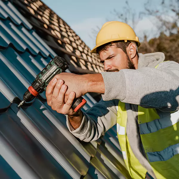 Why Lake Stevens Homeowners Choose Lake Stevens Roofing Pro for Steel Roof Repair Service?